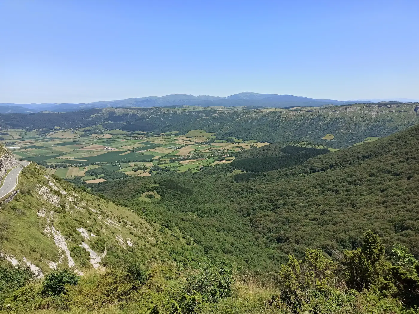 Paisaje de la ruta Puerto de Orduña en el Monte Santiago